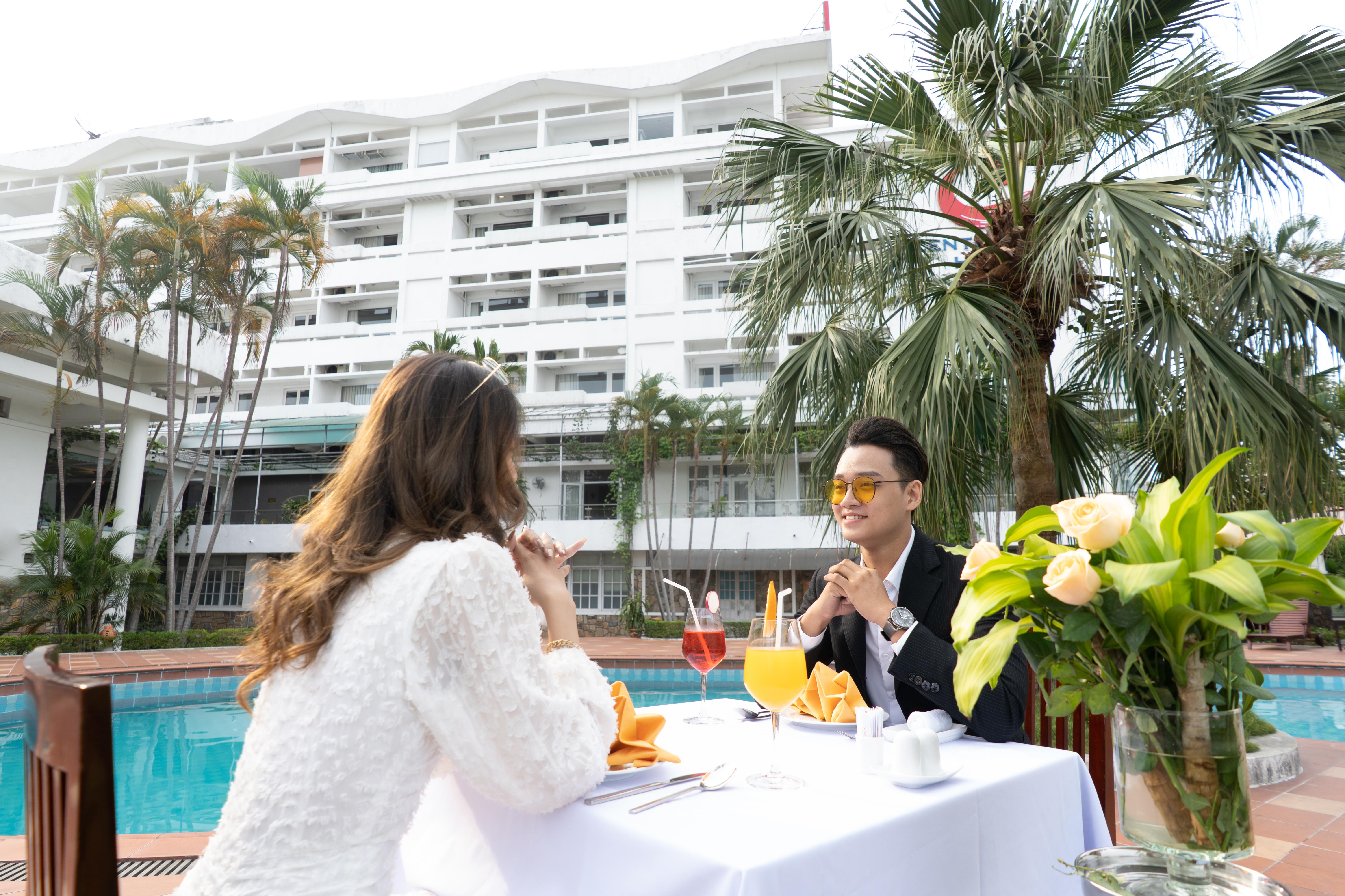 Century Riverside Hotel Hue Buitenkant foto