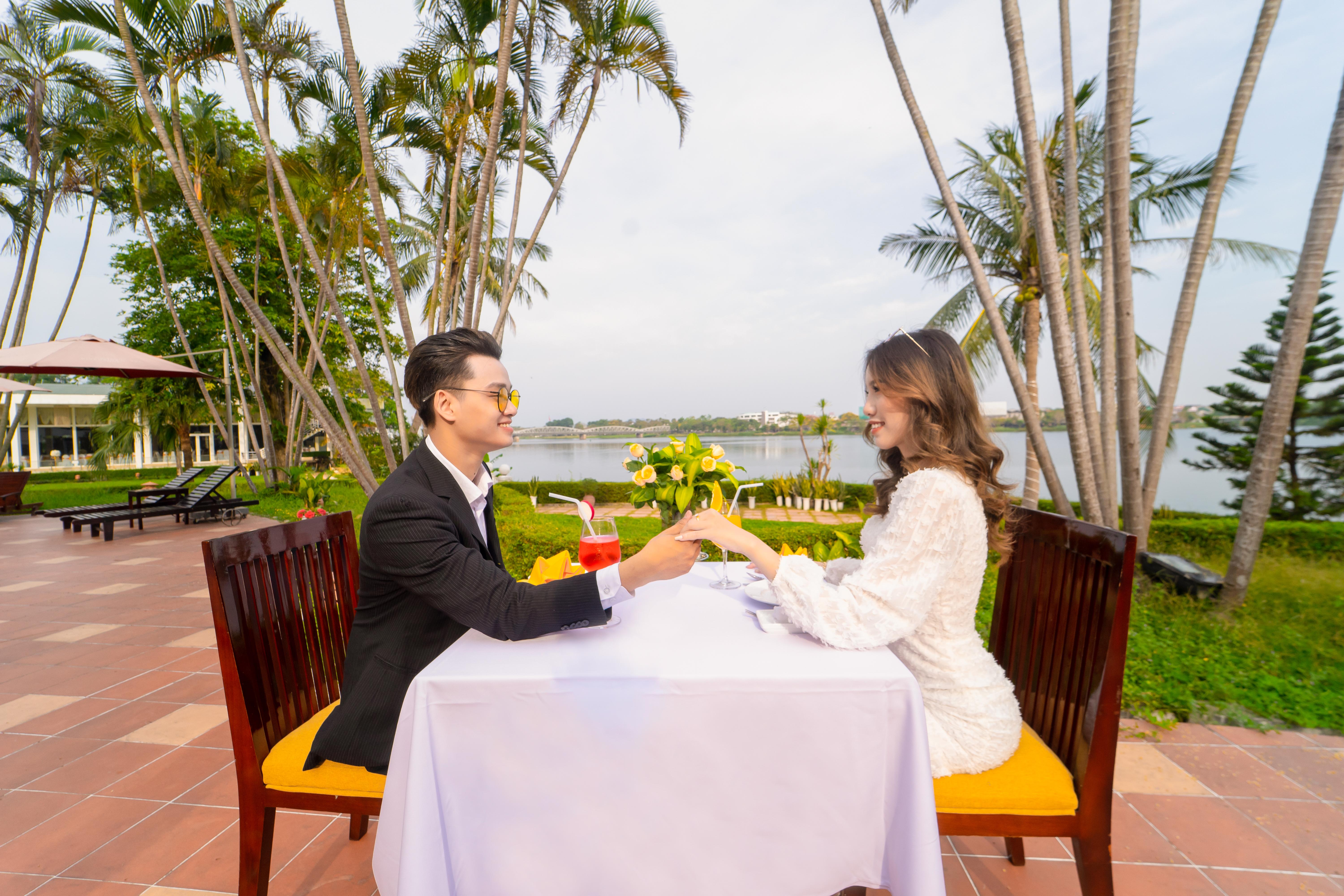 Century Riverside Hotel Hue Buitenkant foto